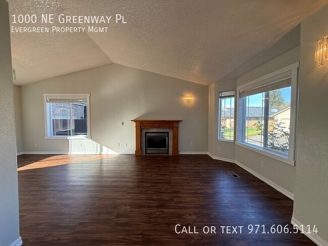 Building Photo - 1000 NE Greenway Pl