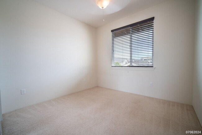 Building Photo - 3 BD/2.5 BA Townhome in Awakea at Mehana in Kapolei