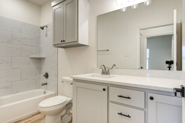 Building Photo - 2 Bedroom Townhome in Escondido - Frenship ISD