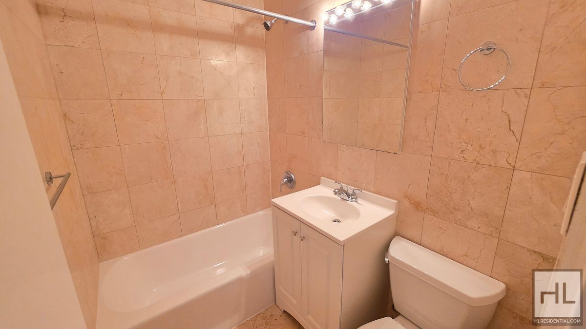 Building Photo - 5th Fl Turtle Bay 1 Bedroom