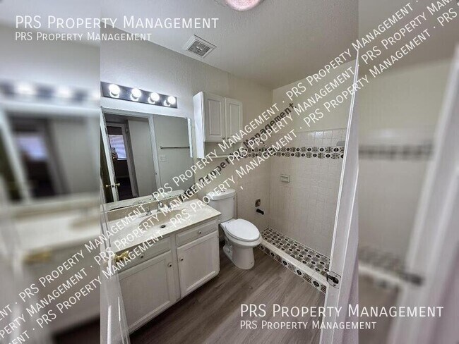 Building Photo - 711 N Oracle Cir