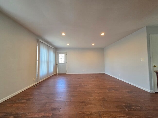 Building Photo - 331 Lawn Terrace