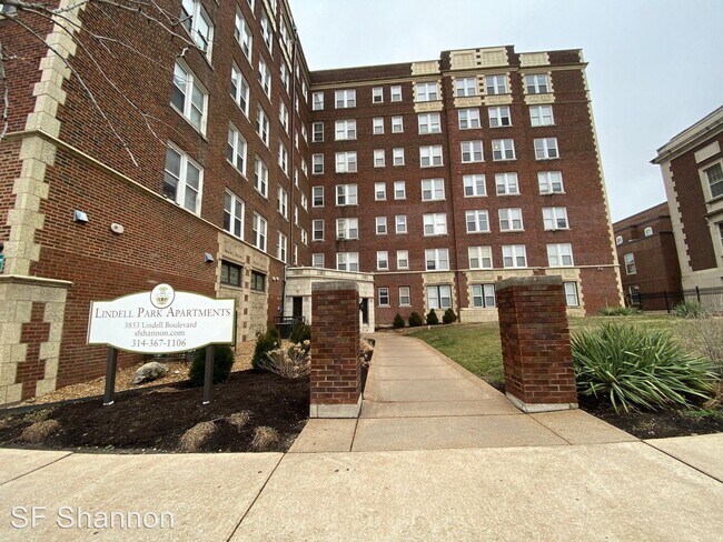 Building Photo - 320-330 Vandeventer Ave