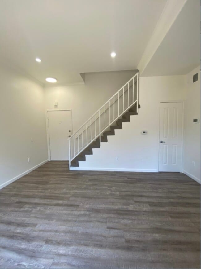 Building Photo - 13022 Riverside Dr