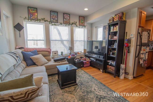 Building Photo - 2748 N Kostner-3