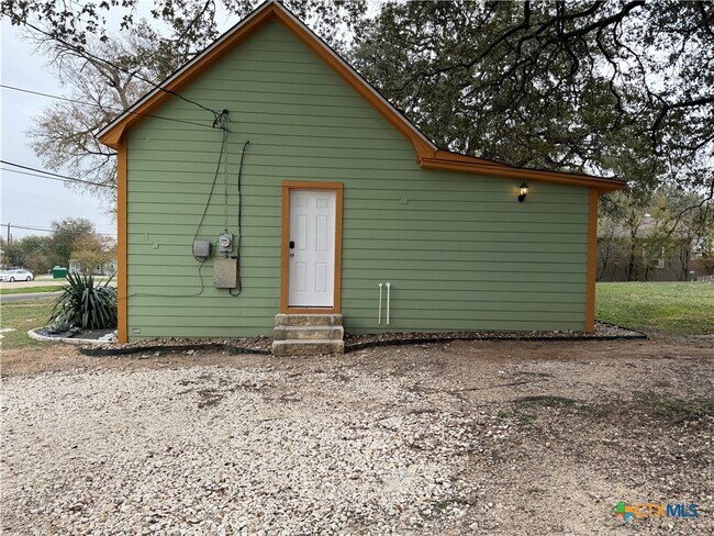 Building Photo - 710 W Avenue D