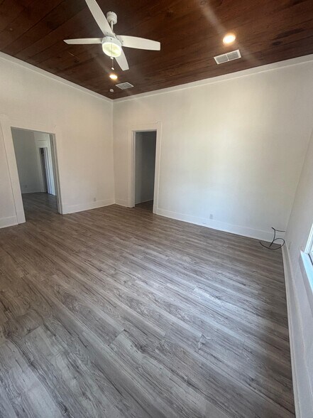 Building Photo - 2106 Saunders Ave
