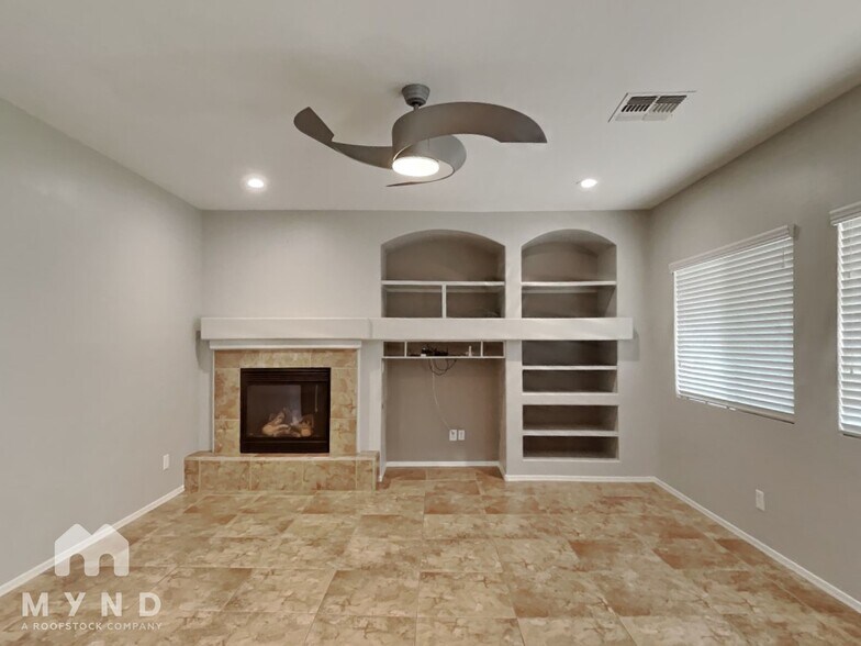 Building Photo - 3009 E Lynx Way