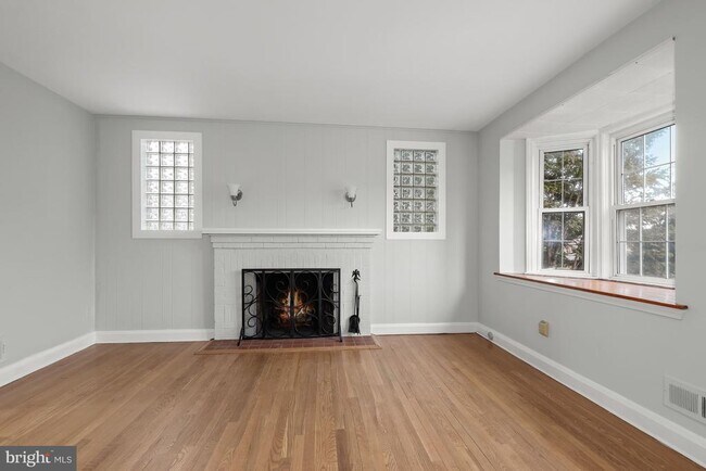Building Photo - 8336 Wyton Rd