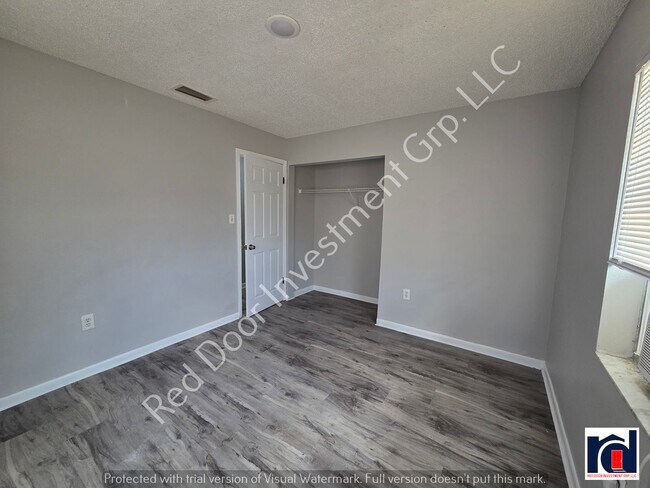 Building Photo - Large 2/1- Minutes from Downtown Leesburg/...