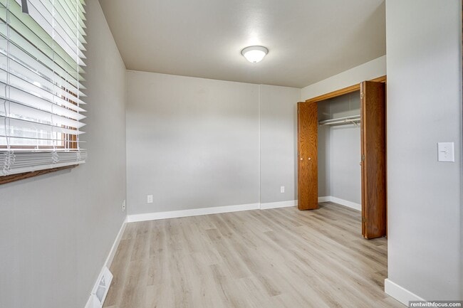 Building Photo - 1500 W Pershing St