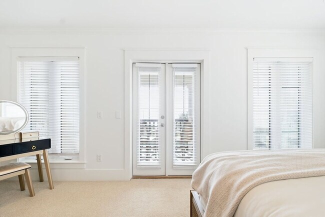 Building Photo - 22022 Front Beach Rd