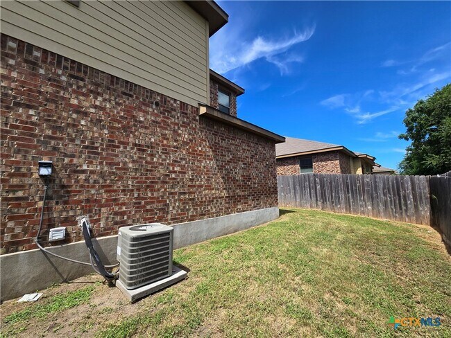 Building Photo - 294 Rosalie Dr
