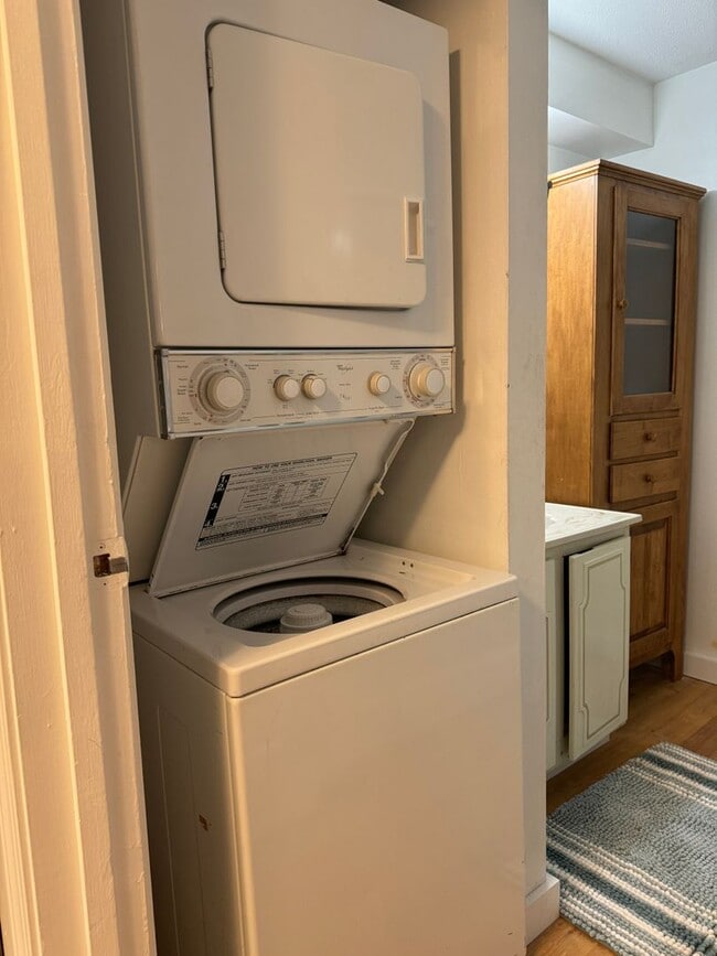 Building Photo - 2 bedroom condo 3.5 miles from Dartmouth