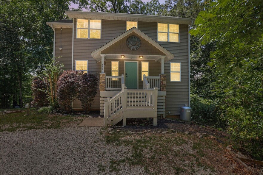 Building Photo - 204 Lake Breeze Ln