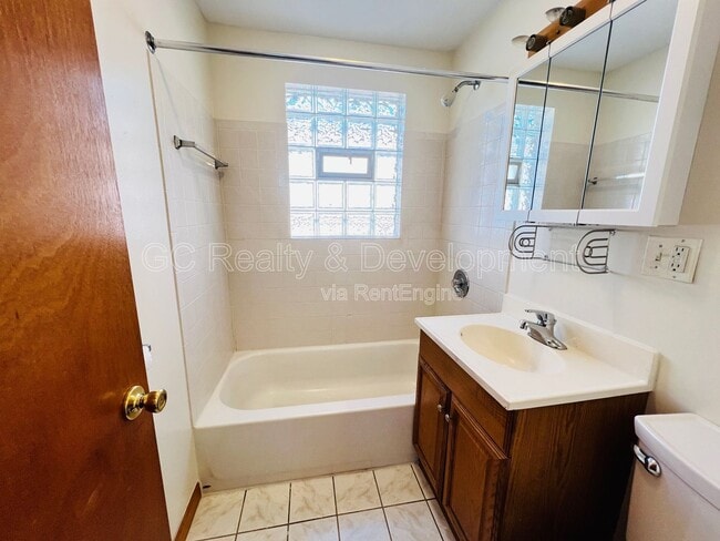 Building Photo - 12870 S Green St