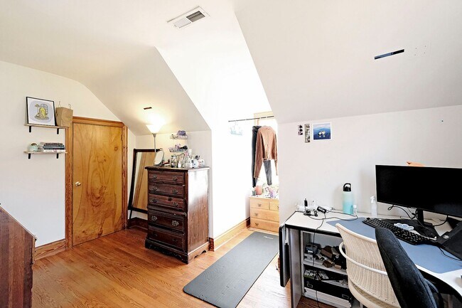 Building Photo - Spacious Fry’s Spring Home – Great Layout for Roommates