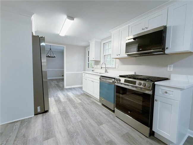 Building Photo - 2315 Hudson Dr SW