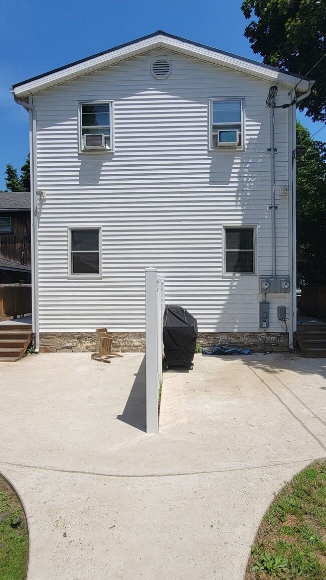 Building Photo - 309 N 3rd St