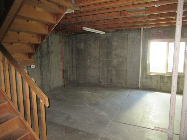 Building Photo - 3909 Smoke Tree Dr