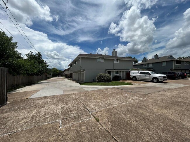 Building Photo - 8038 Sands Point Dr
