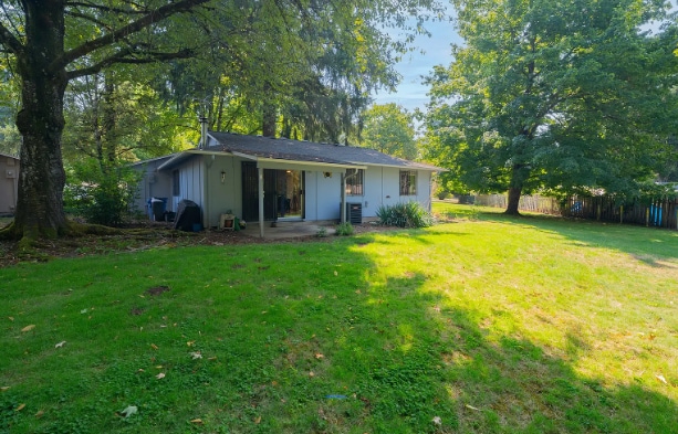 Building Photo - 608 NE Pinebrook Ave