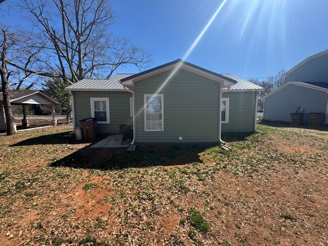 Building Photo - 3/1.5 update home in Shelby, NC