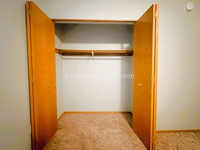 Building Photo - Classic 2-bedroom in King Arthur Court Apa...