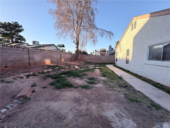 Building Photo - 7175 Sawtooth Dr