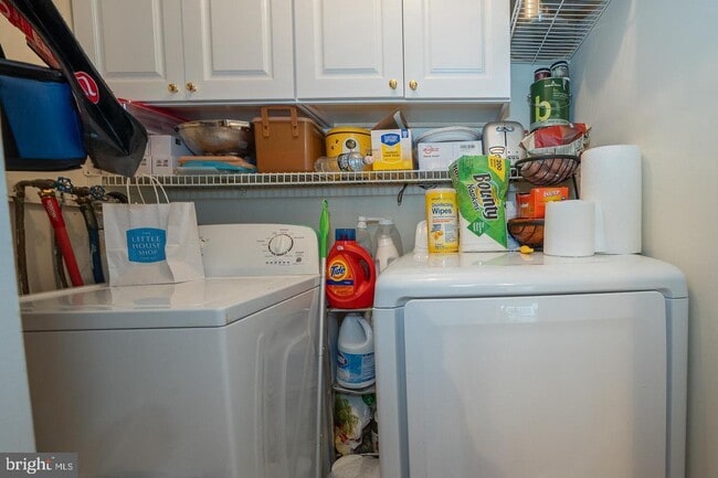 Building Photo - 1750 Oakwood Terrace