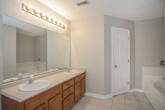 Building Photo - 822 Sugarcane Way
