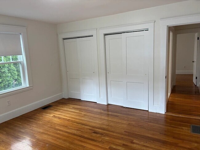 Building Photo - 251 Brown St