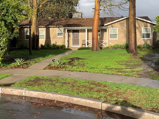 Primary Photo - 9030 Swinton Ave