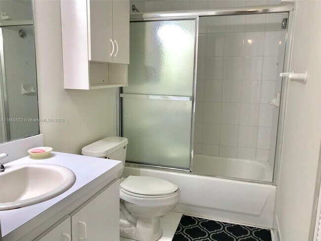 Building Photo - 9310 Fontainebleau Blvd