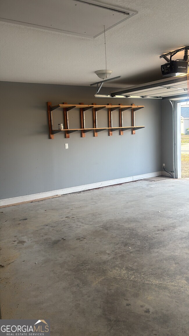 Building Photo - 303 S Charity Ln