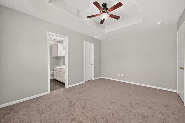 Building Photo - 16200 Sun View Ln