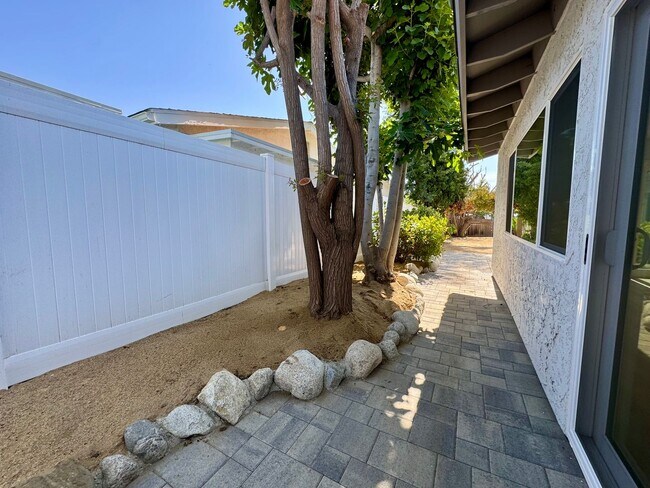 Building Photo - Newly Remodeled Gorgeous Open Floor Plan on a large Corner Lot