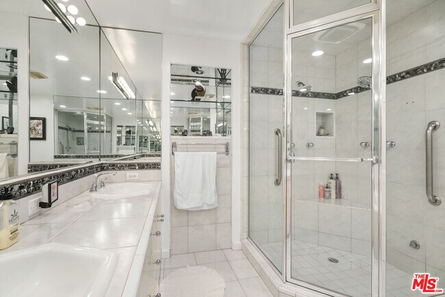Building Photo - 11928 S Beach Club Way