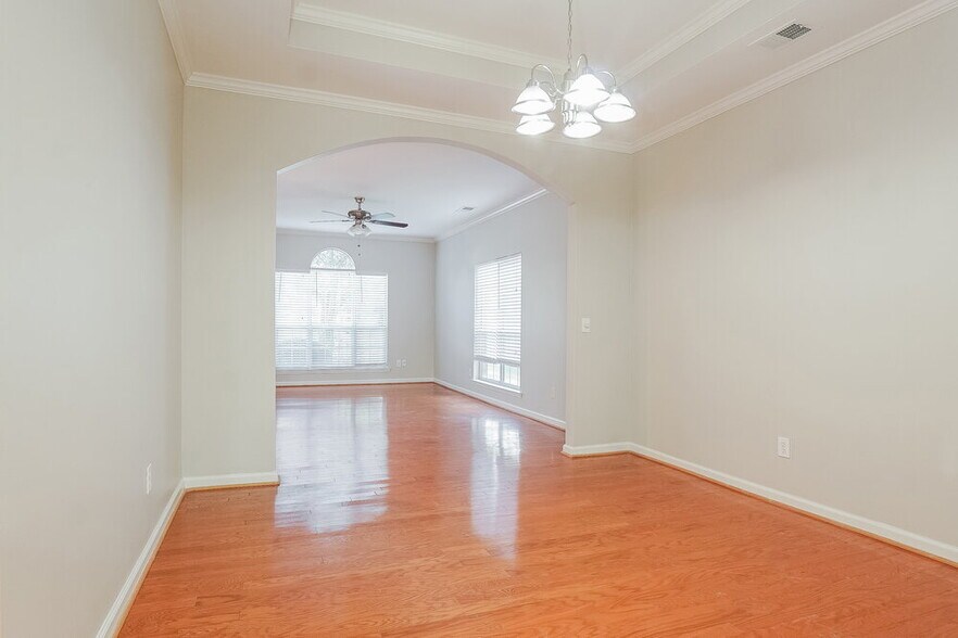 Building Photo - 173 St Charles Dr