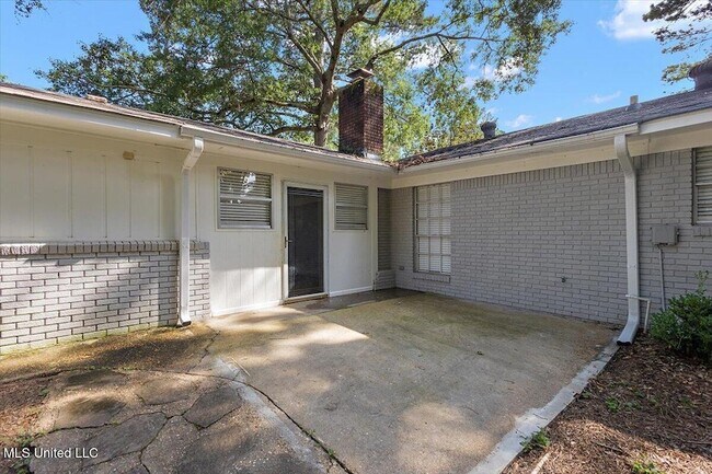 Building Photo - 36 Pebble Hill Dr