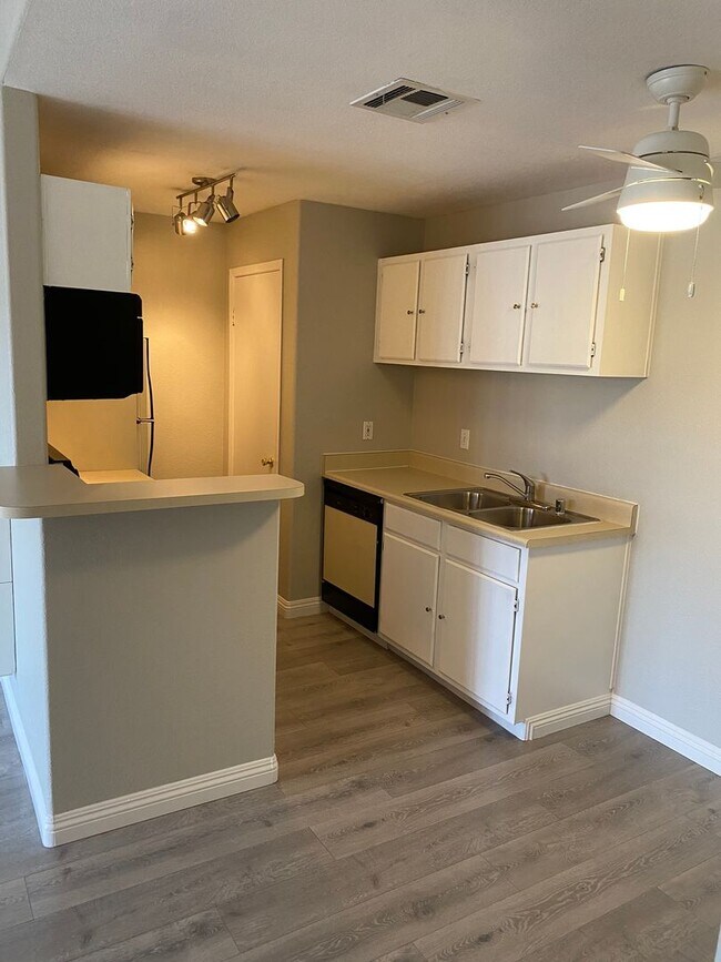 Building Photo - AMERICANA Property Mgmt - 1 bed Condo in Gated Community near The Strip