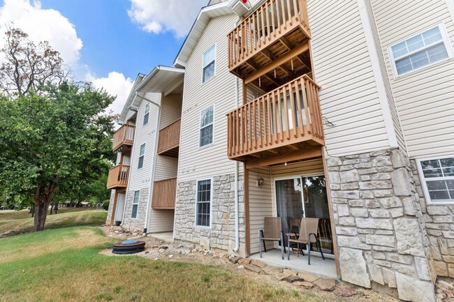 Building Photo - Beautifully Furnished with Modern Furnishings 2 bedroom 2 bath condo/apartment Branson, MO