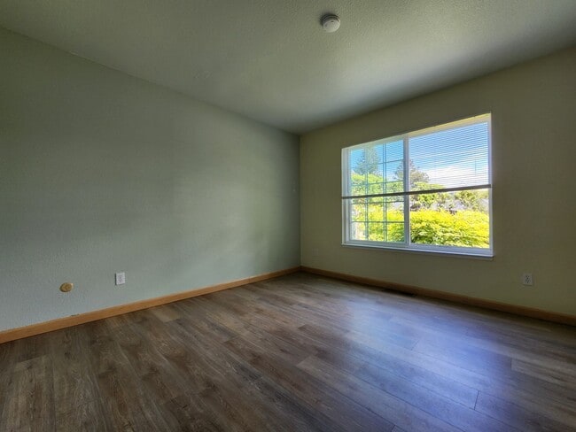 Building Photo - Lovely Bennett Valley Home in a Cul-De-Sac