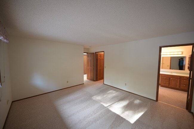 Building Photo - 2+ bed 2 bath condo in Sunland, Sequim