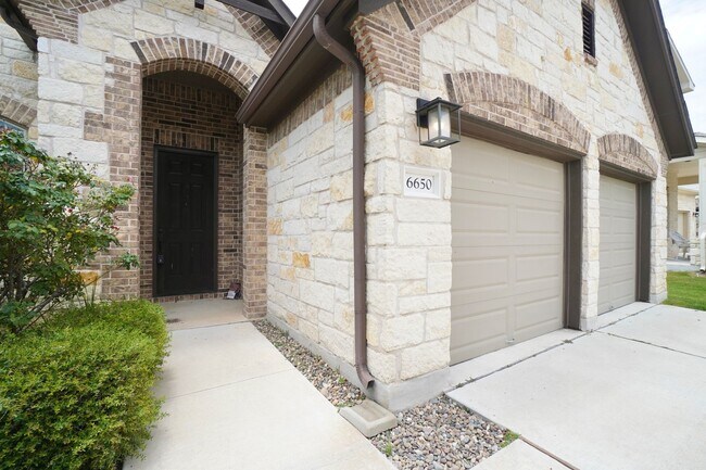 Building Photo - 6650 Verona Pl