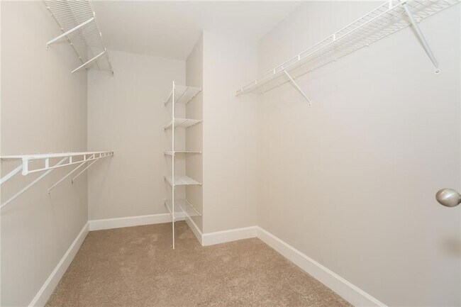 Building Photo - 1381 Parkview Ln