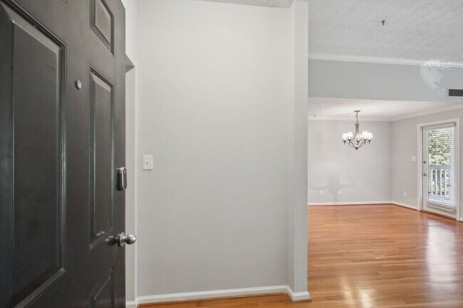 Building Photo - 1250 Parkwood Cir SE