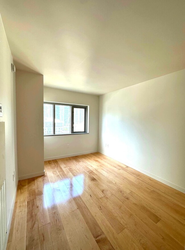 Building Photo - Luxury Living at The Metropolitan 1BR/1BA/...