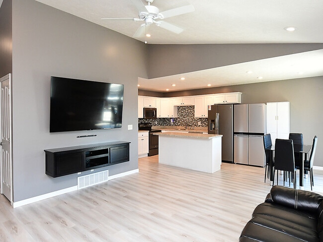 Building Photo - 4225 Yarrow Dr