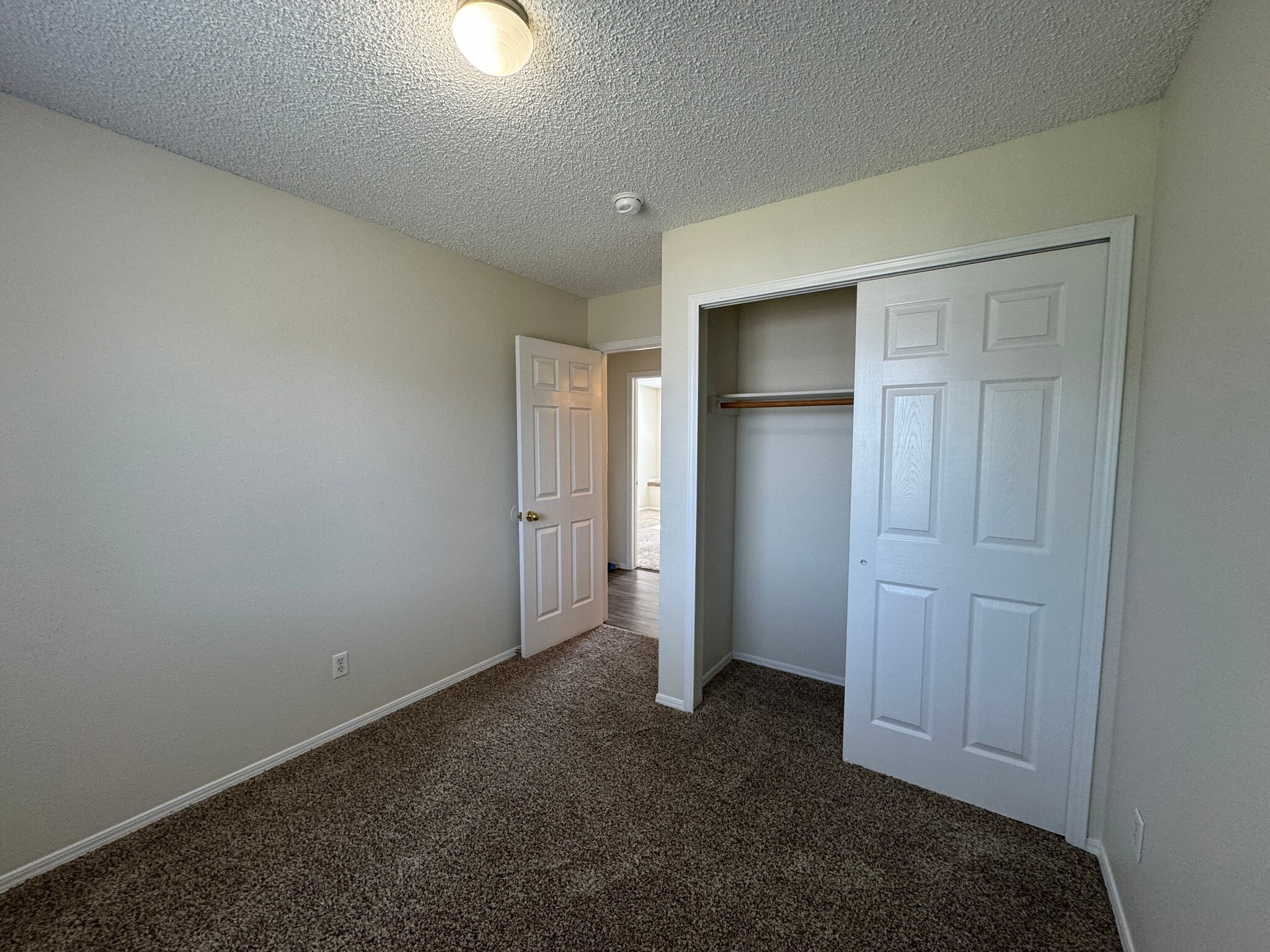 Building Photo - 879 Barn Owl Dr